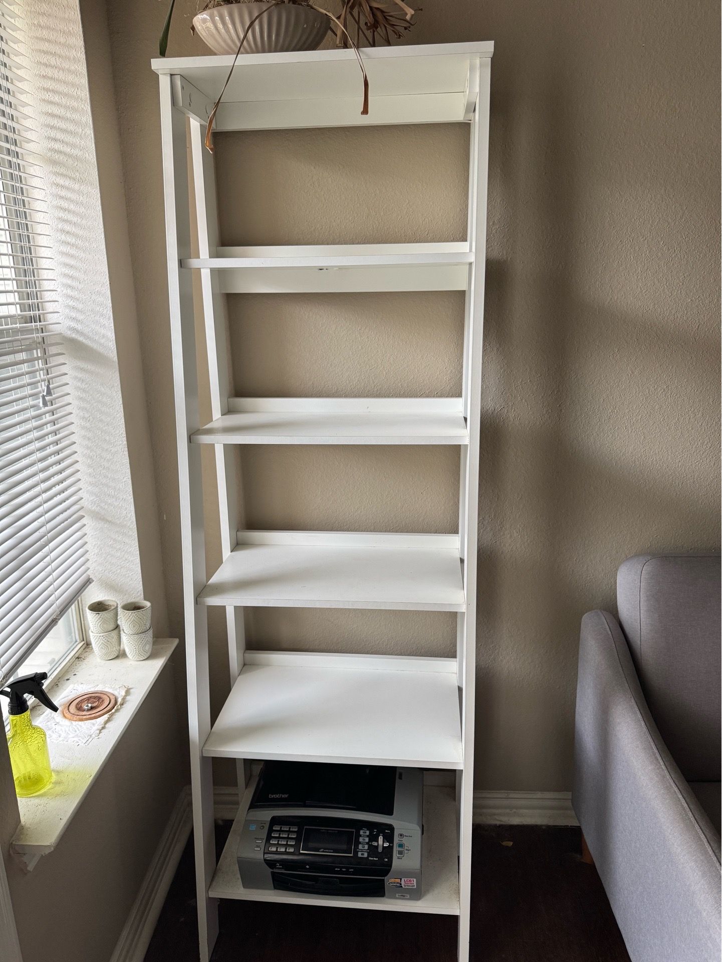 White Ladder Shelf/bookshelf