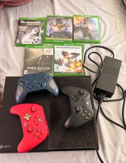 Xbox One Bundle - 3 Controllers + 5 Games (Great Condition)