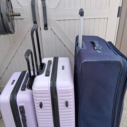 Travel 🧳 2 available carry on and big one south la 90043