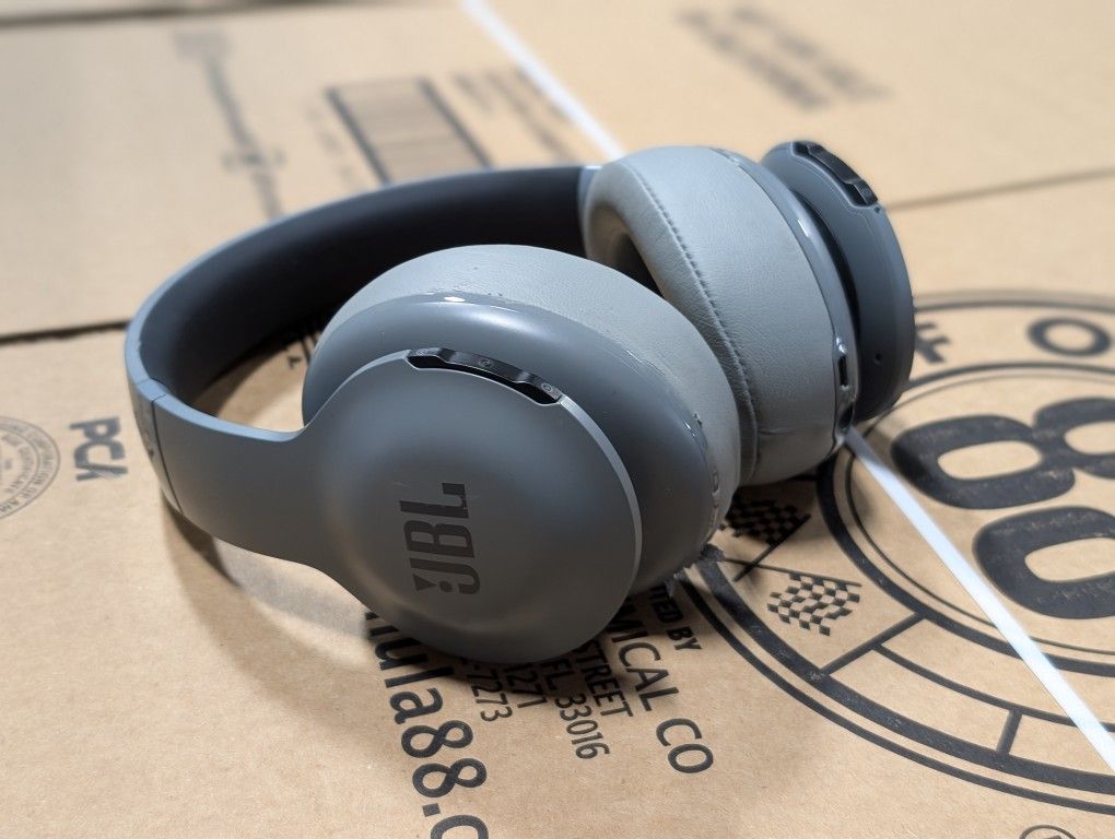 JBL Everest 700 Around-ear Wireless Headphones