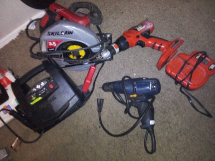 Battery Charger Skilsaw Black And Decker Drill And Charger Impact Drill
