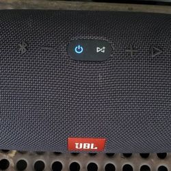 Selling JBL Xtreme 2 Speaker