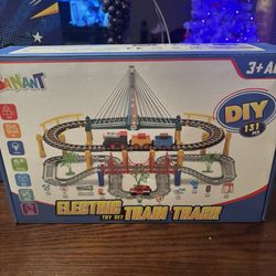 Sanant 131-piece electric train track toy set.