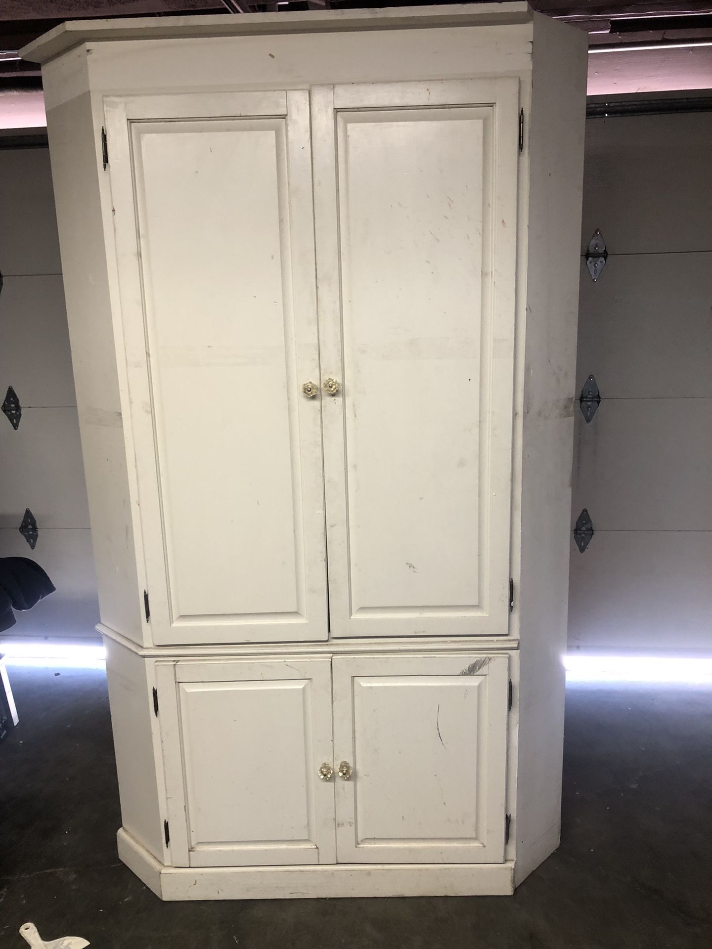 Storage Conferred Cabnit