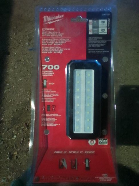 Milwaukee M12 Flood Light