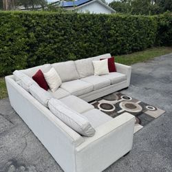 Light Gray Havertys Sectional Sofa (Delivery Available)