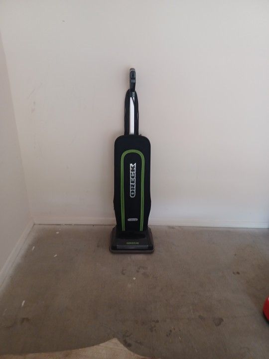 Oreck Signature II XL vacuum Cleaner