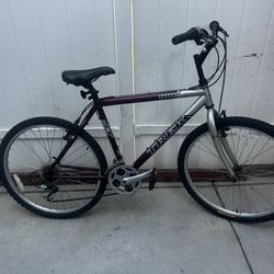 Vintage 1996 Trek  800 Sport Mountain Bike