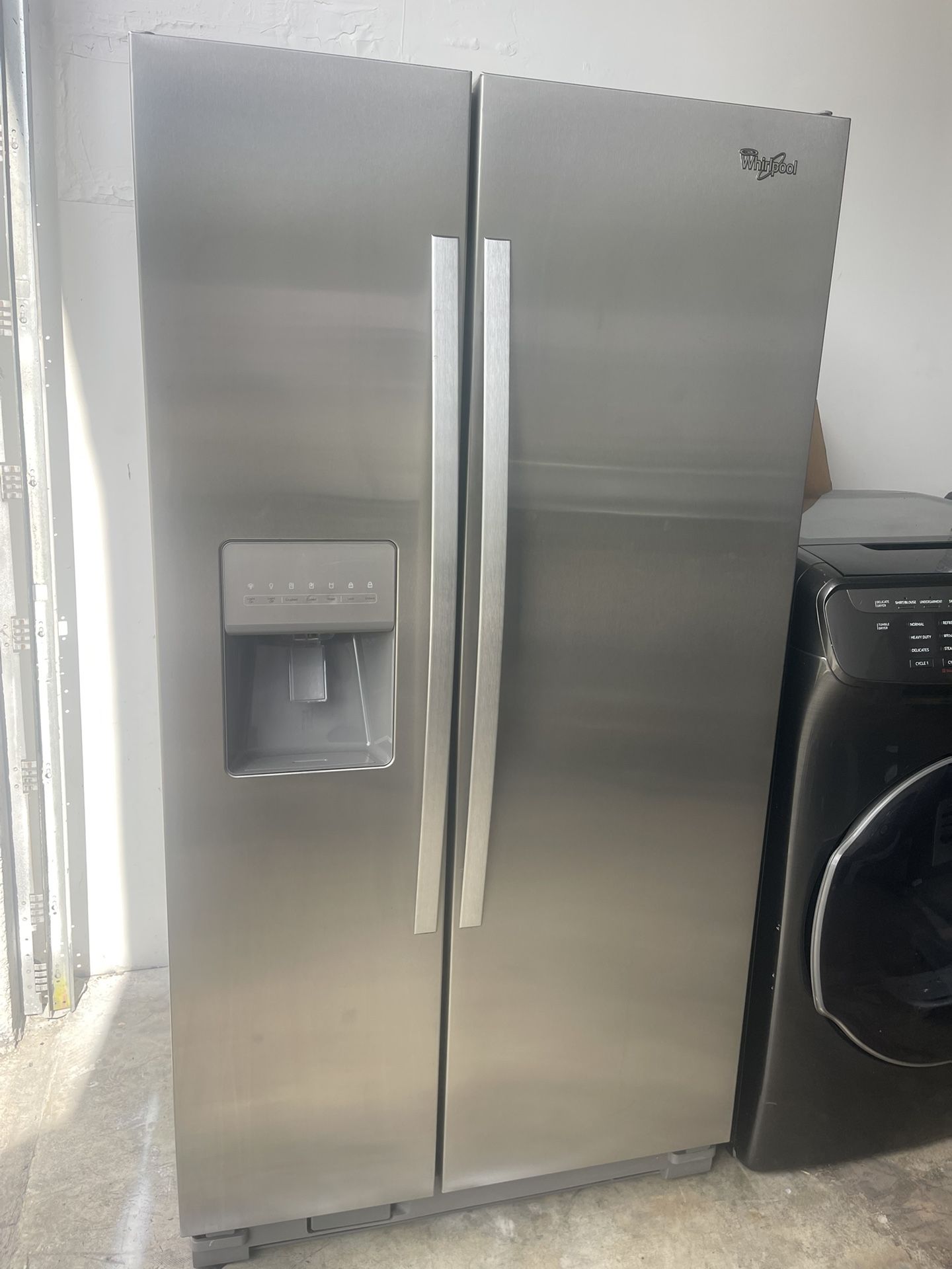 SALE!!! Refrigerator Whirlpool side by side 35” inches wide/ nevera heladera frío refrigeradora