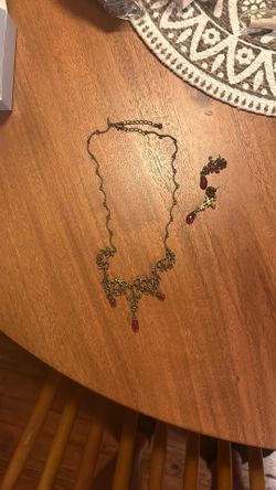 Avon Necklace And Earrings