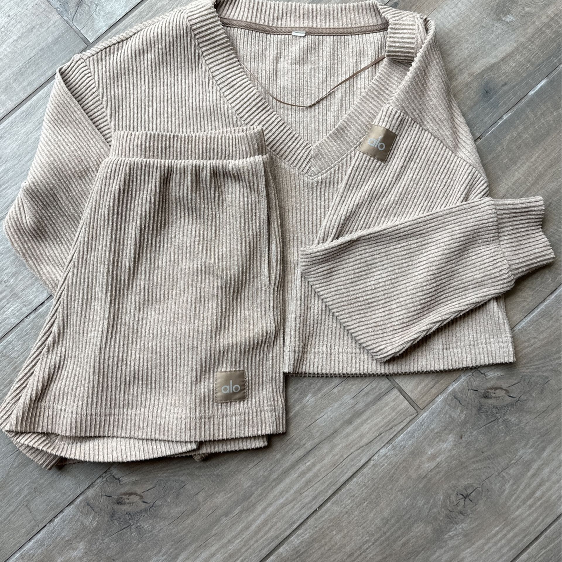 Alo Yoga Sweat Short Set