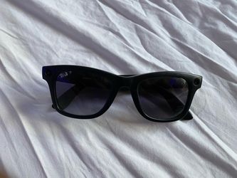 Meta glasses