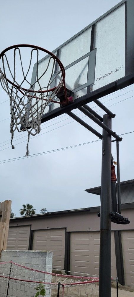 Basketball Hoop/tetherball