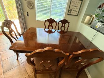 Dining Table and 6 Chairs