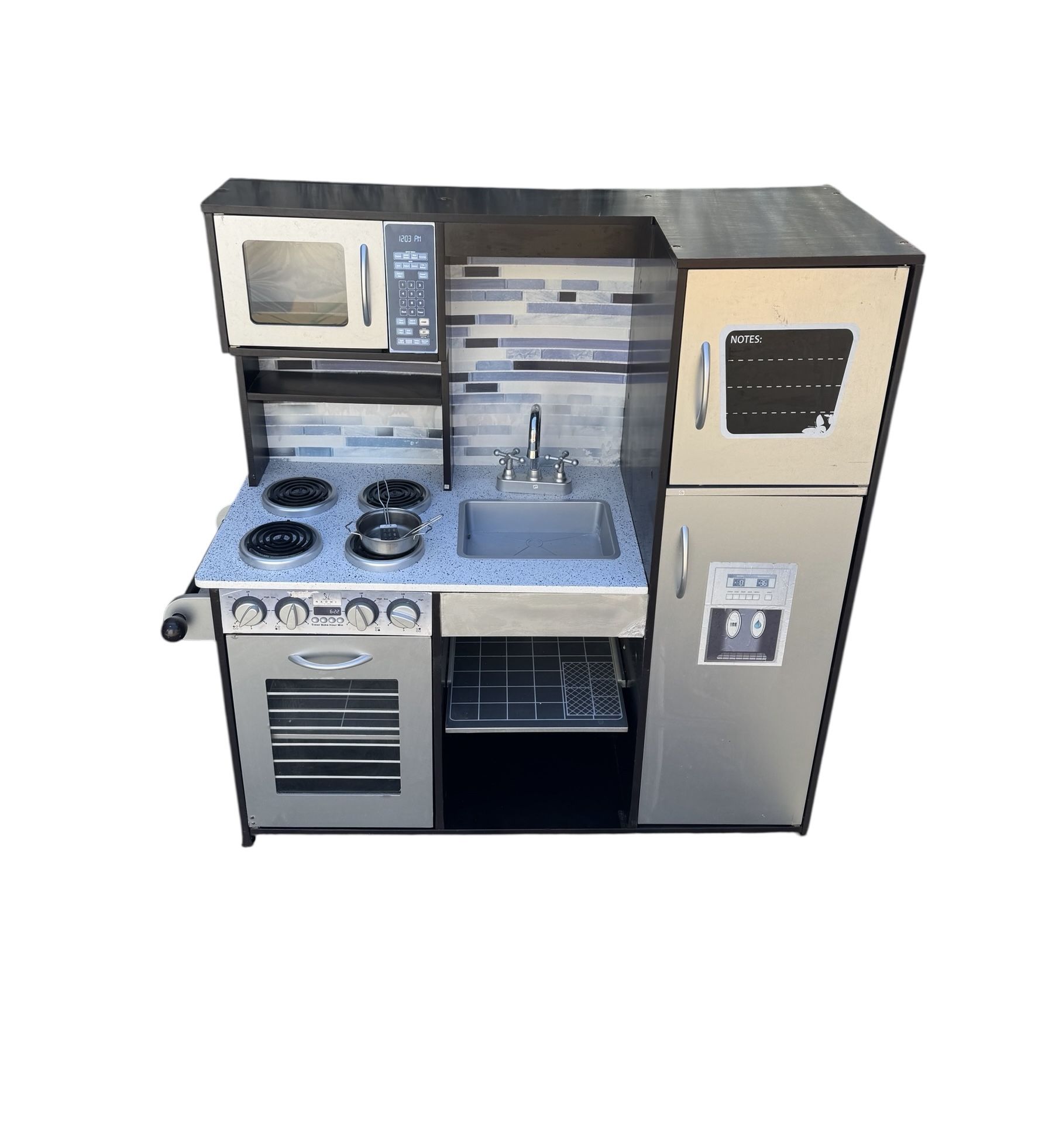 Kid kitchen playset. Good condition. Good condition . 37 1/2 x 16