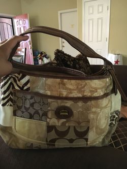 Large coach hobo style