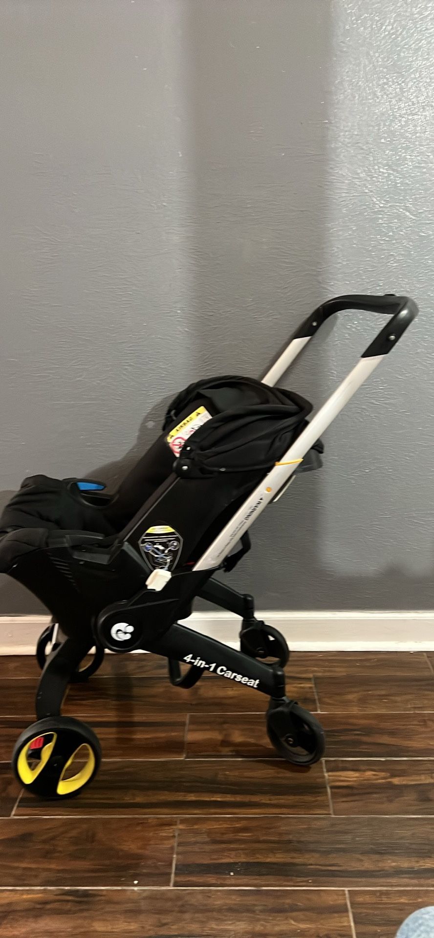 Doona 4 N 1 Car seat Stroller. Clean. One Hand Operation.