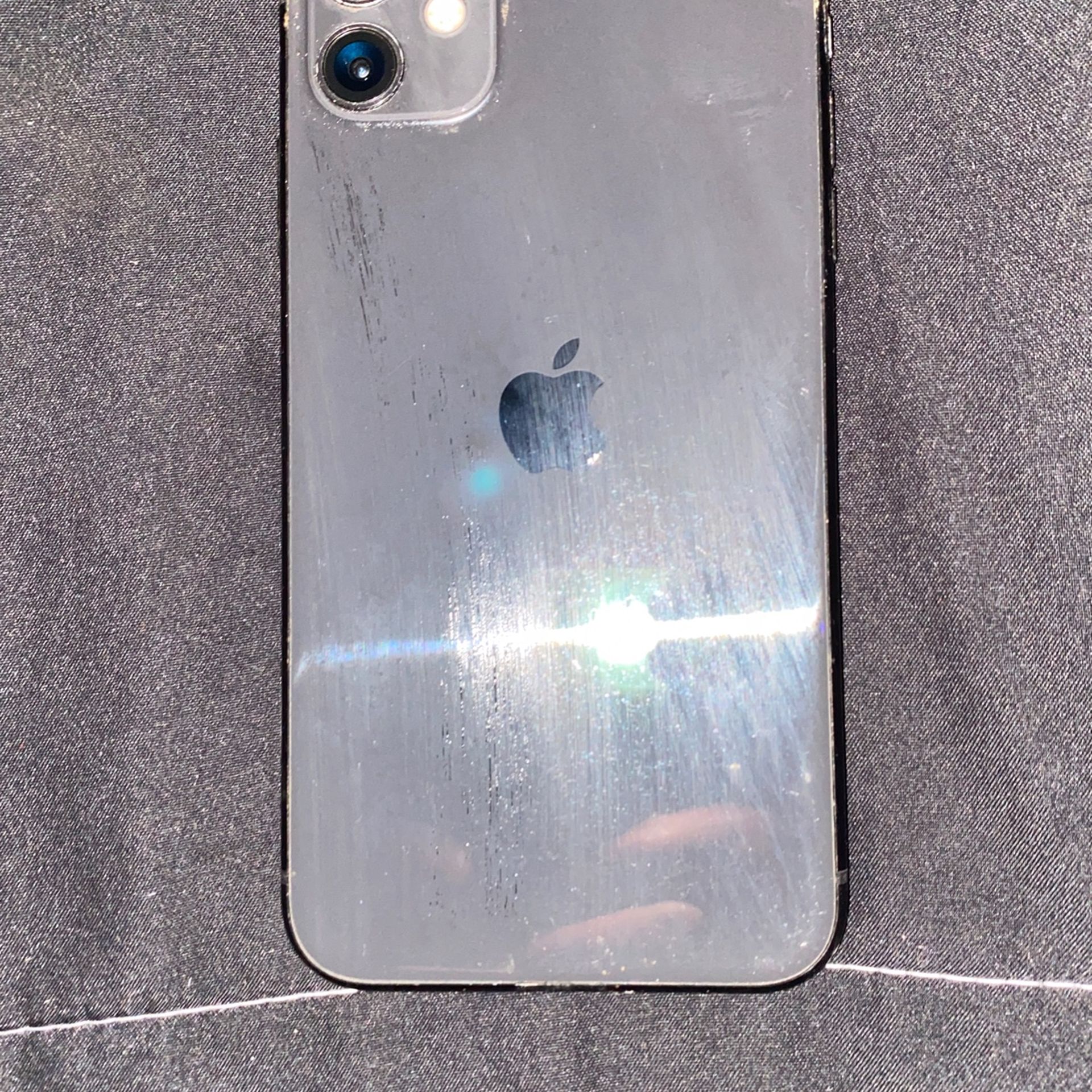 Black iPhone 11  128 Gig Unlocked  (broken LCD)