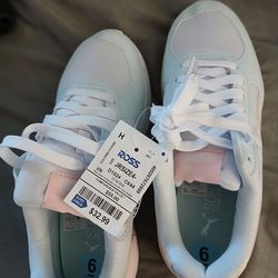 Puma sneakers size 6 women