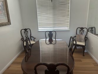 Table with 6 chairs