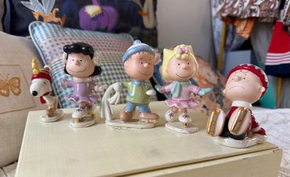 Lenox Peanuts Ice Skating Party Set of 5 RARE