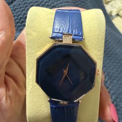NEW! Very pretty Ladies watch