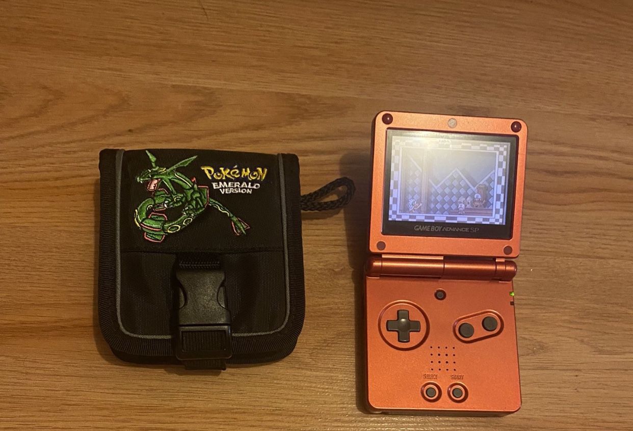 Nintendo Gameboy Advance SP Limited Edition Charizard