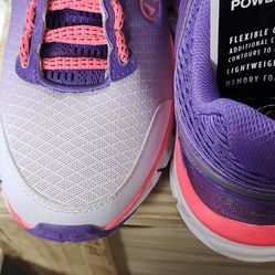 Champion size 7 lightweight and comfy