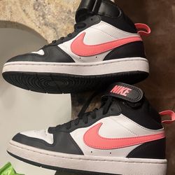 Size 4 Youth (SB) Nike Court Borough Mid 2