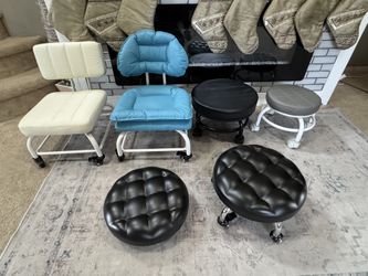 Random low garage, hobby, yard work, mechanic, and more rolling stools!!