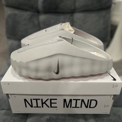 Nike Mind 001
