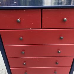 Very Good Condition Woods Dresser 