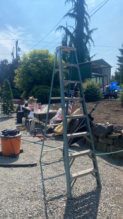 8 Foot Fiberglass Ladder 