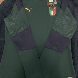 PUMA LARGE BRAND NEW