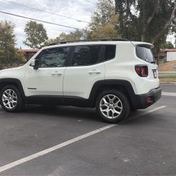 Renegade 2017 Titulo Salvaje  99222 Mil Millas Muy Entera Y Limpia Por Dentro Y Fuera No Problemas Mecanicos Muy Económica 4 Ciln Placas Asta El Otro 