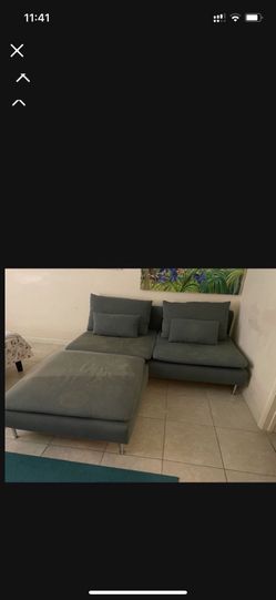 Sofá With Matching Ottoman 