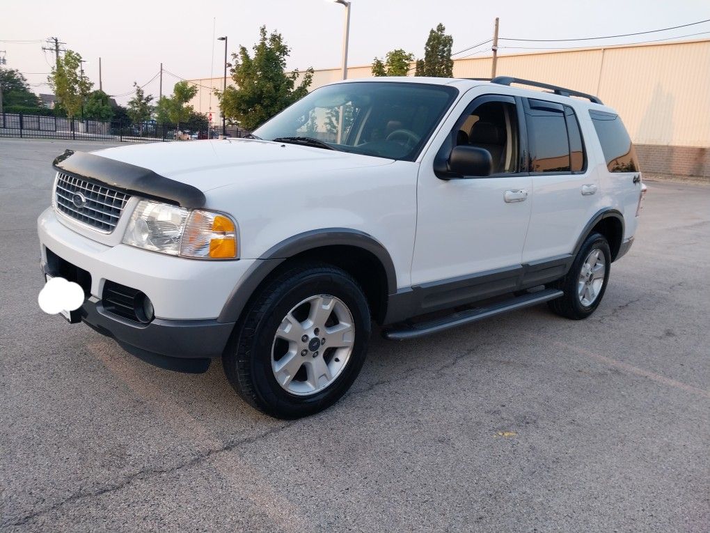 CLEAN FORD EXPLORER XLT LOADED TV RADIO 3RD ROW SEATS 