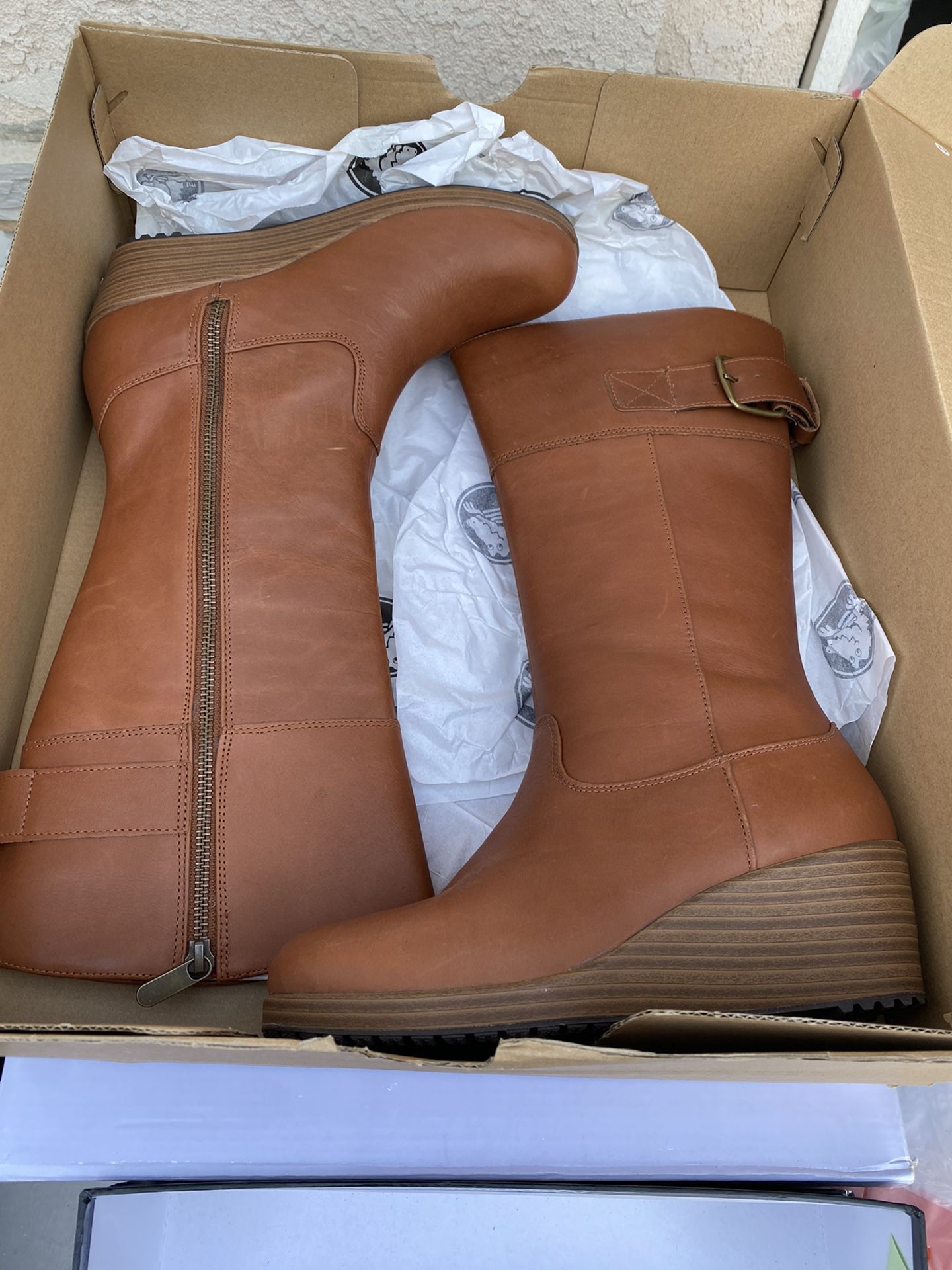 Crocs Boots! BNWT Size 7 1/2