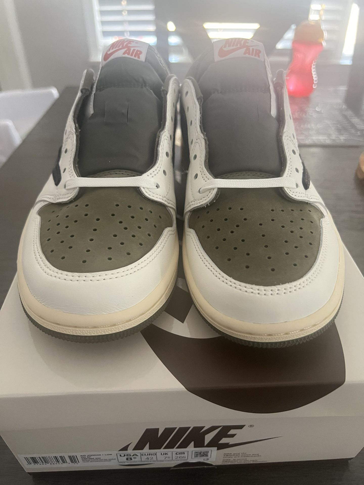 Travis Scott Medium Olives