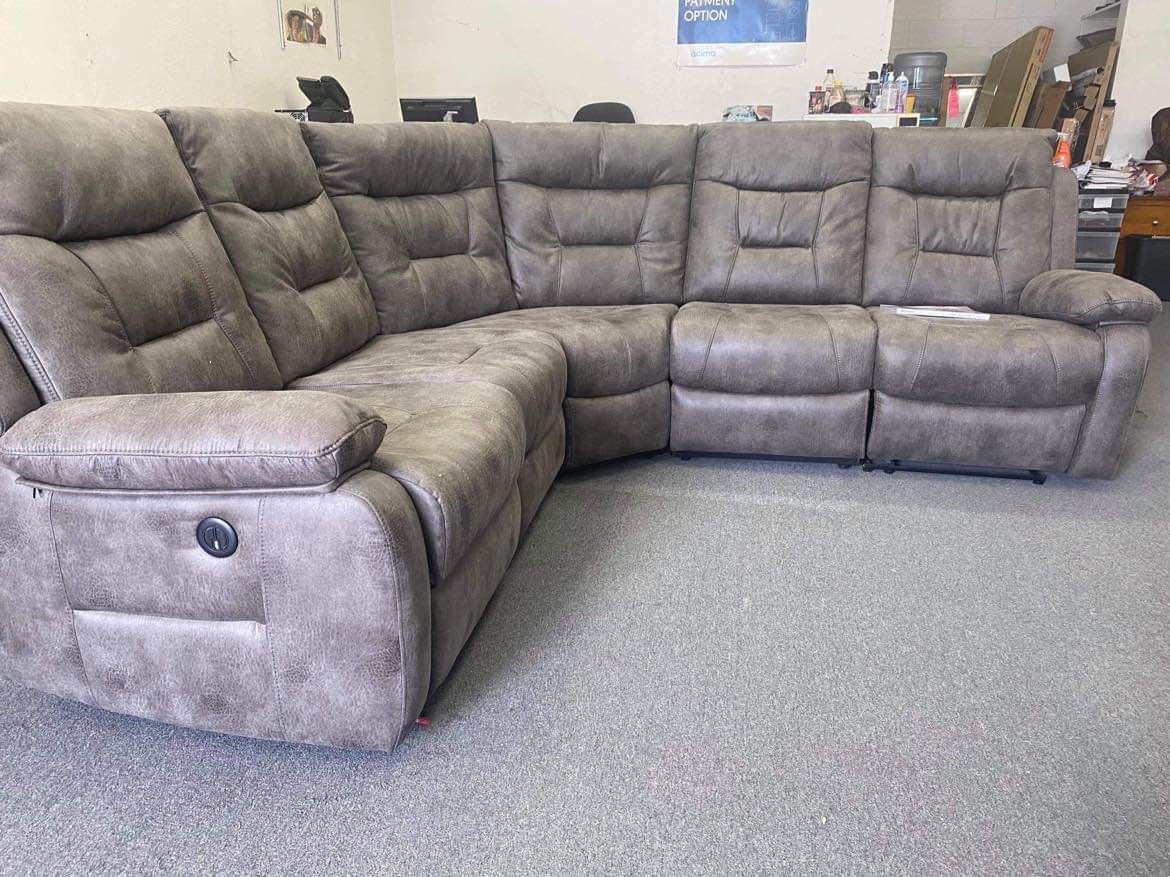 New Power Recliner Sectional Couch ! Free Delivery 🚚 ! Financing Available ! 