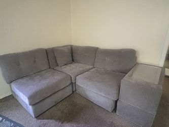 Small 4 Piece Sectional (West Islip)