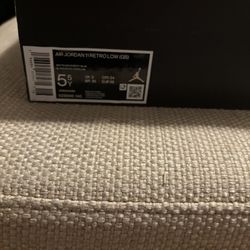 Jordan 11 Low’s Cement Grey Size 5.5