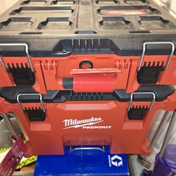Milwaukee pack out toolbox