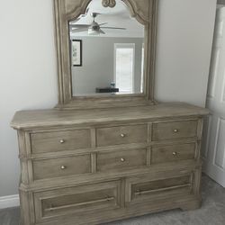 2 Piece Dresser And Mirror 