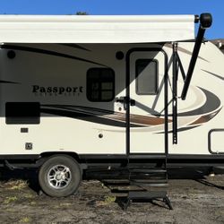 Used 2018 Keystone Travel Trailer RV PASSPORT EXPRESS ULTRA LITE 175BH GREAT CONDITION