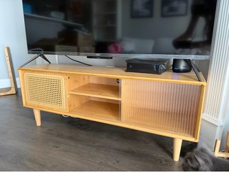 Media stand