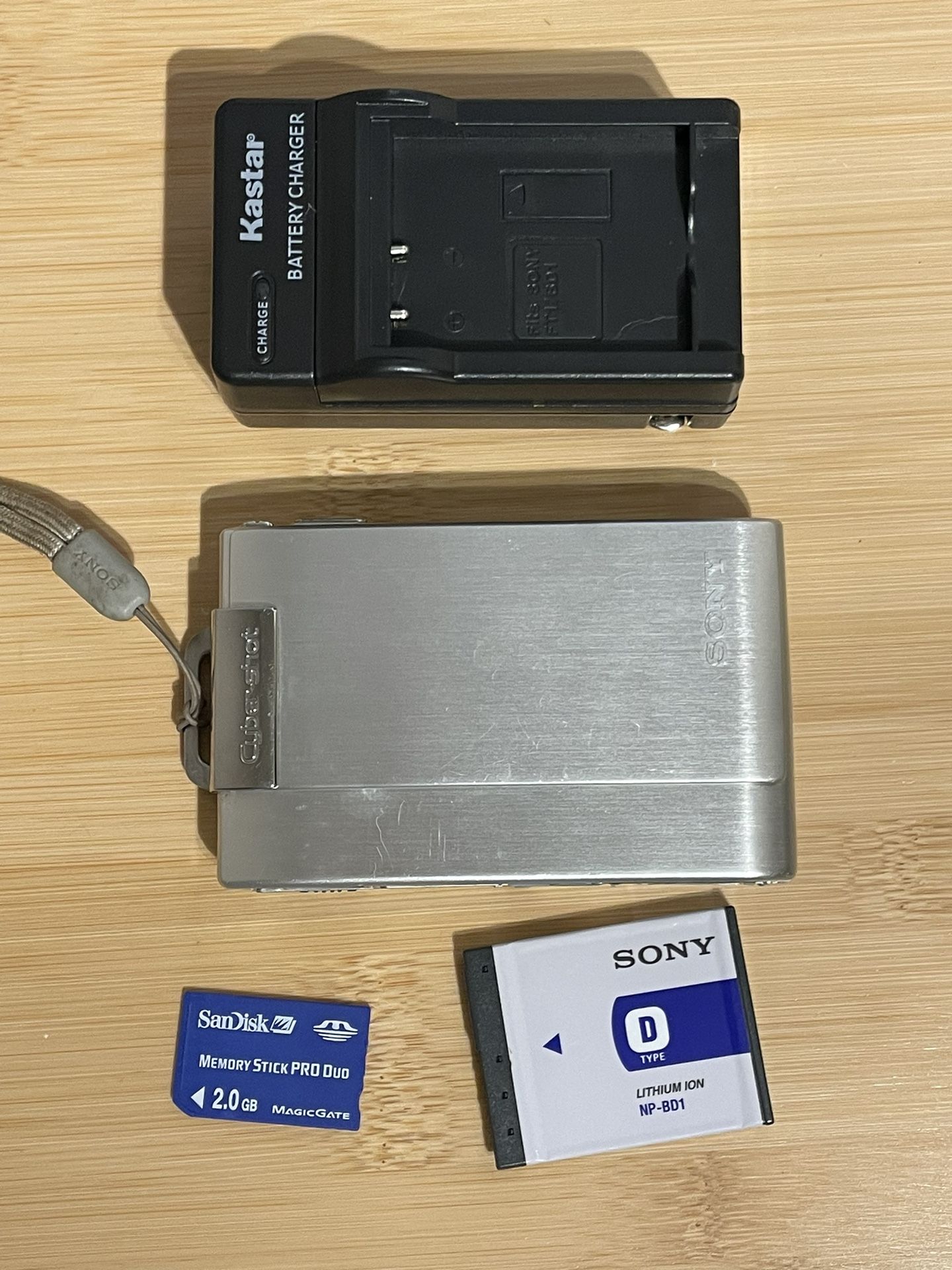 Sony Cybershot DSCT100 8.1MP Silver Digital Camera tested works for