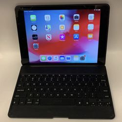 Apple iPad Air 1st Gen. 16GB, Unlocked 9.7- Silver w/  Wireless Keyboard