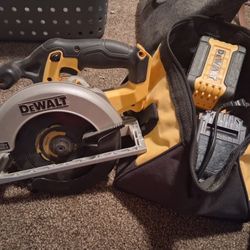 Dewalt Cordless  Circular Saw,  6AMP Battery & Charger, 2AMP battery & Charger