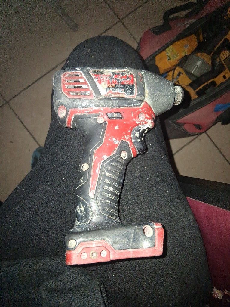 M18 IMPACT DRIVER